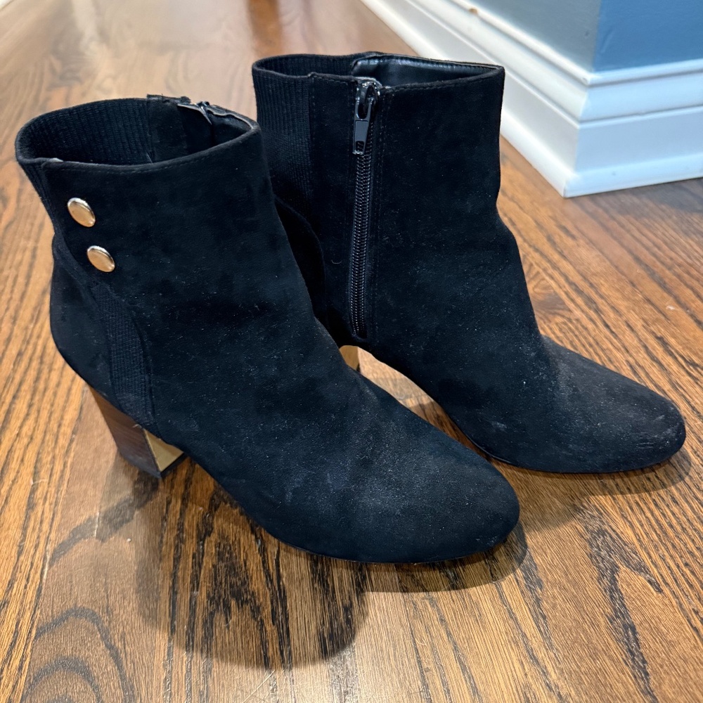 Black suede Bella Vita booties. Size 9M